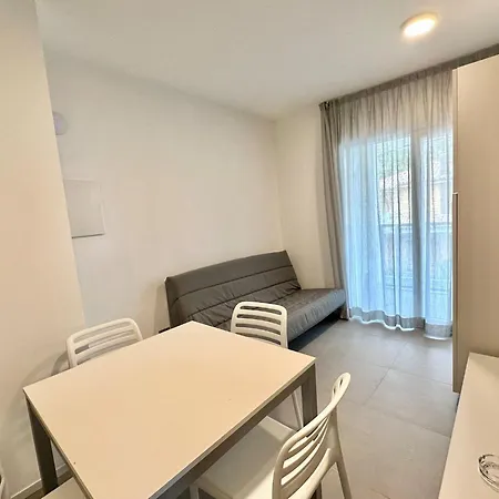 Apartman Pool Flat 400m From *
