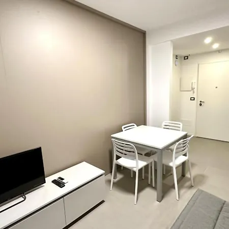 Apartment Pool Flat 400m From