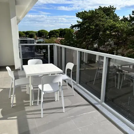 Apartment Pool Flat 400m From