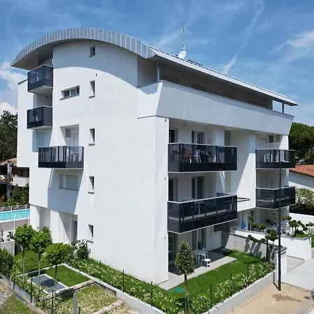 Apartman Pool Flat 400m From