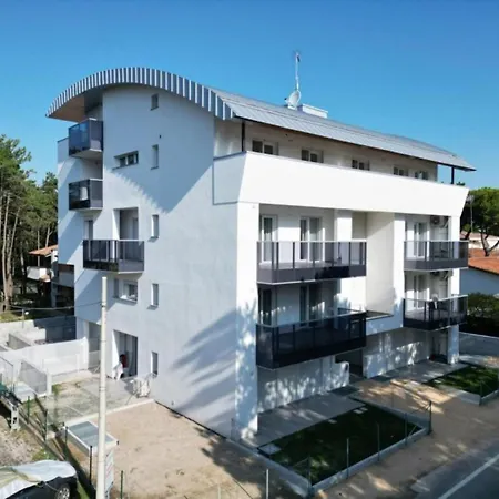 Apartment Pool Flat 400m From