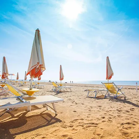 Pool Flat 400m From Apartman Bibione